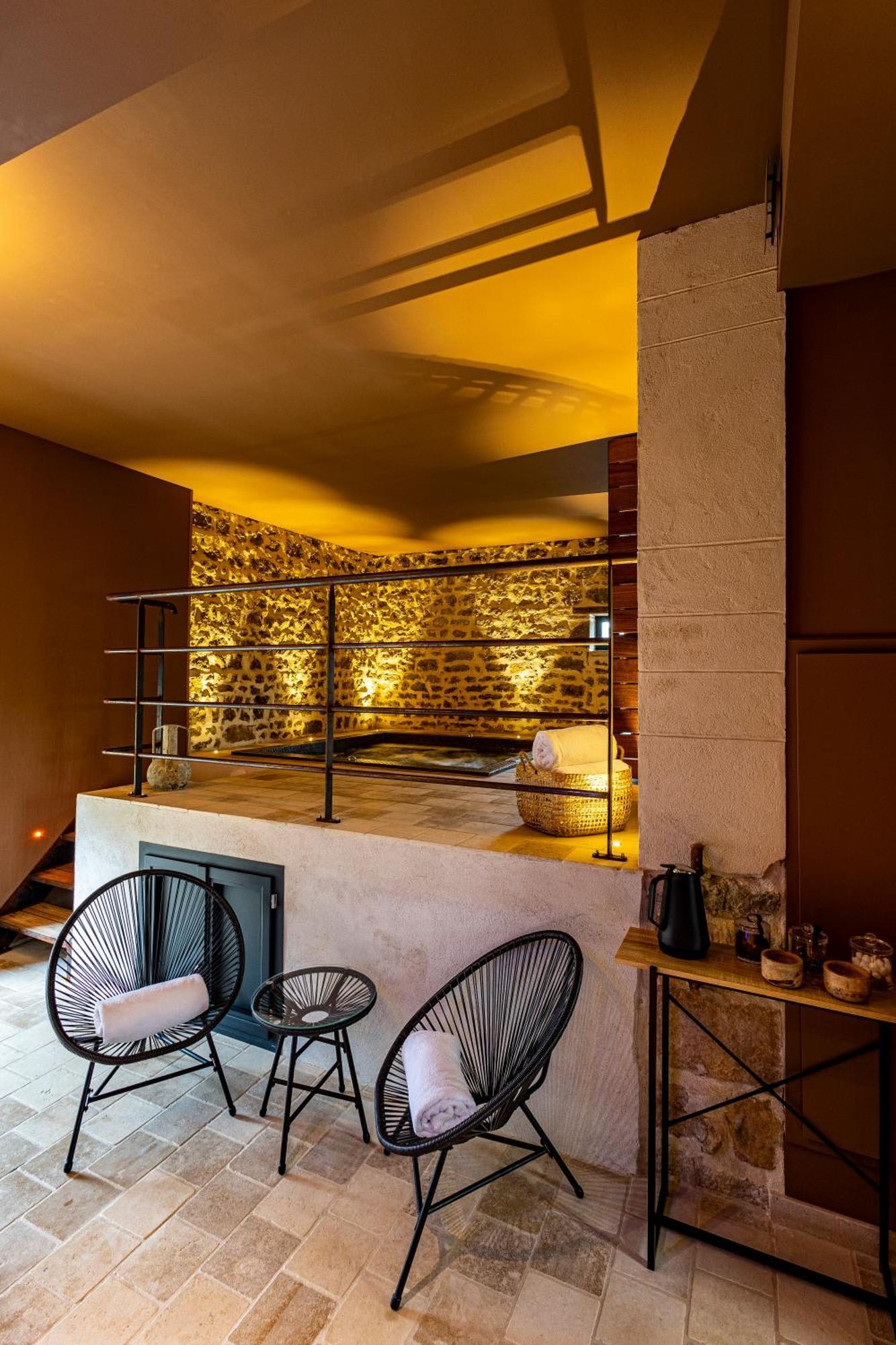 Domaine De Rymska & Spa - Relais & Chateaux Saint-Jean-de-Trezy Exterior photo