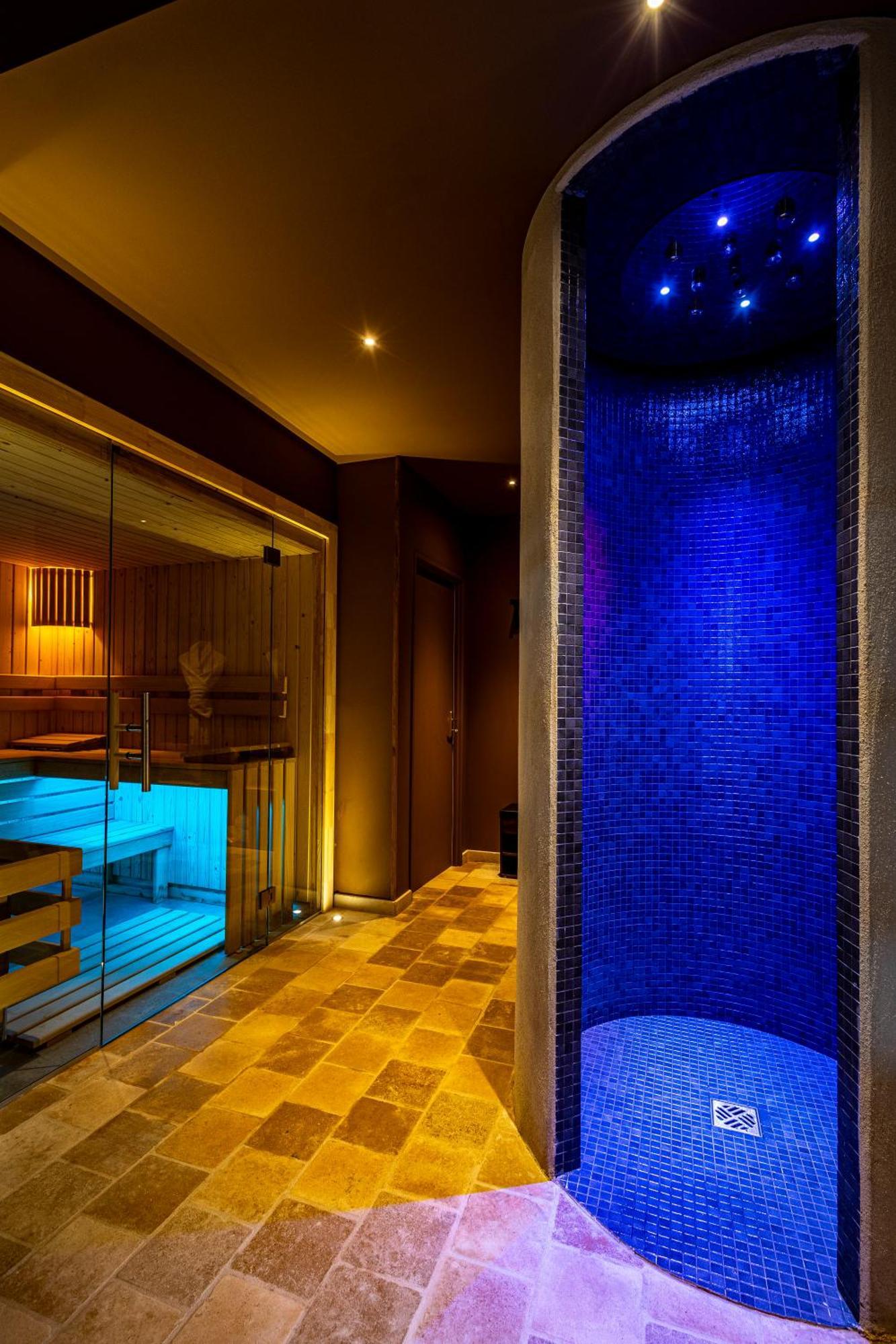 Domaine De Rymska & Spa - Relais & Chateaux Saint-Jean-de-Trezy Exterior photo
